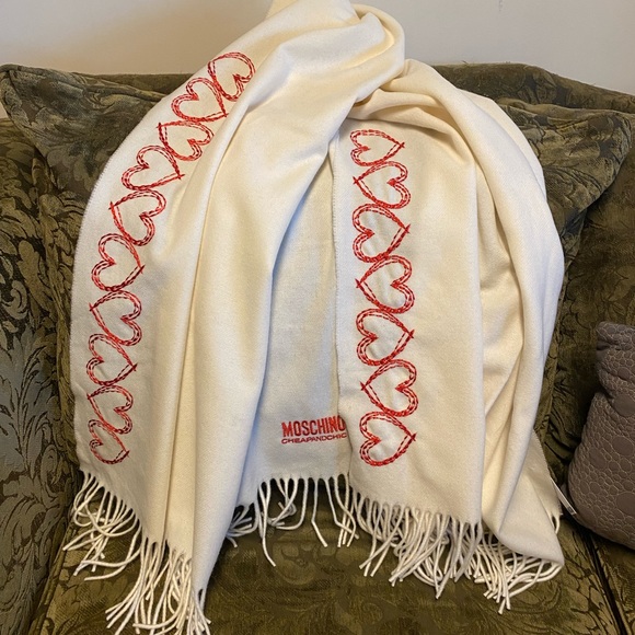 Moschino Hearts Wool Scarf - Picture 2 of 5
